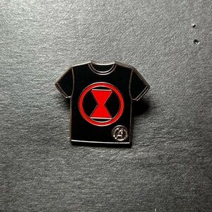 Black Widow - DLR 2024 hidden Mickey Mystery Pin Avengers T-shirts - Disney Pin